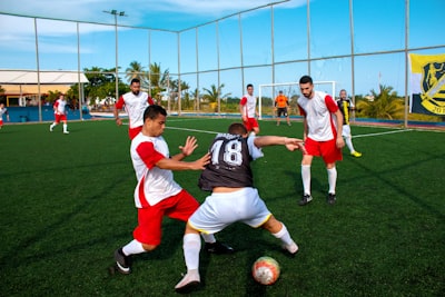 توتنهام ومانشسترصراع الأضواء في الدوري الإنجليزي الممتاز
