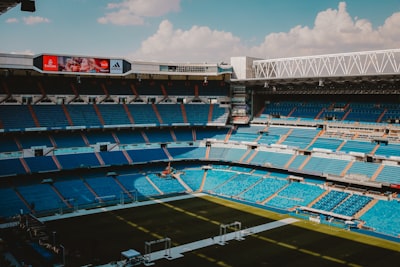 ماتش الريال مدريد وليفربول اليوممواجهة أسطورية بين عمالقة الكرة الأوروبية