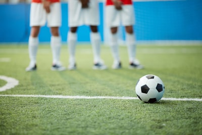 ليفربول ضد توتنهام اليوممواجهة نارية في الدوري الإنجليزي
